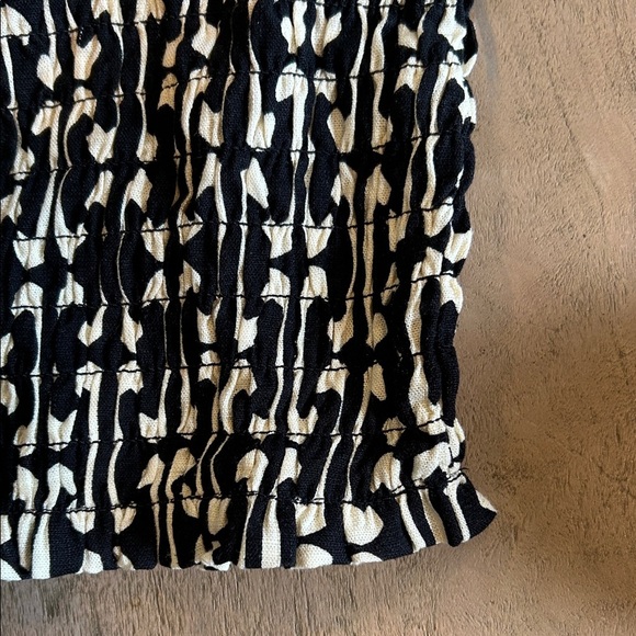 Chic Black and Cream Patterned Blouse - Picture 5 of 5
